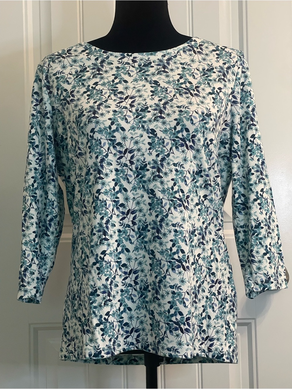 L.L. Bean Pima Cotton Jewelneck 3/4
Sleeve Tee Blue Floral L-Reg Pristine